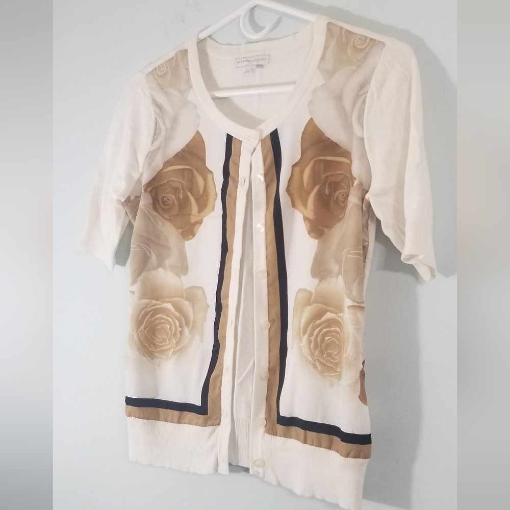 New York & Company Cardigan. Floral Print. Business Casual. 1/2 Sleeves. Size XS